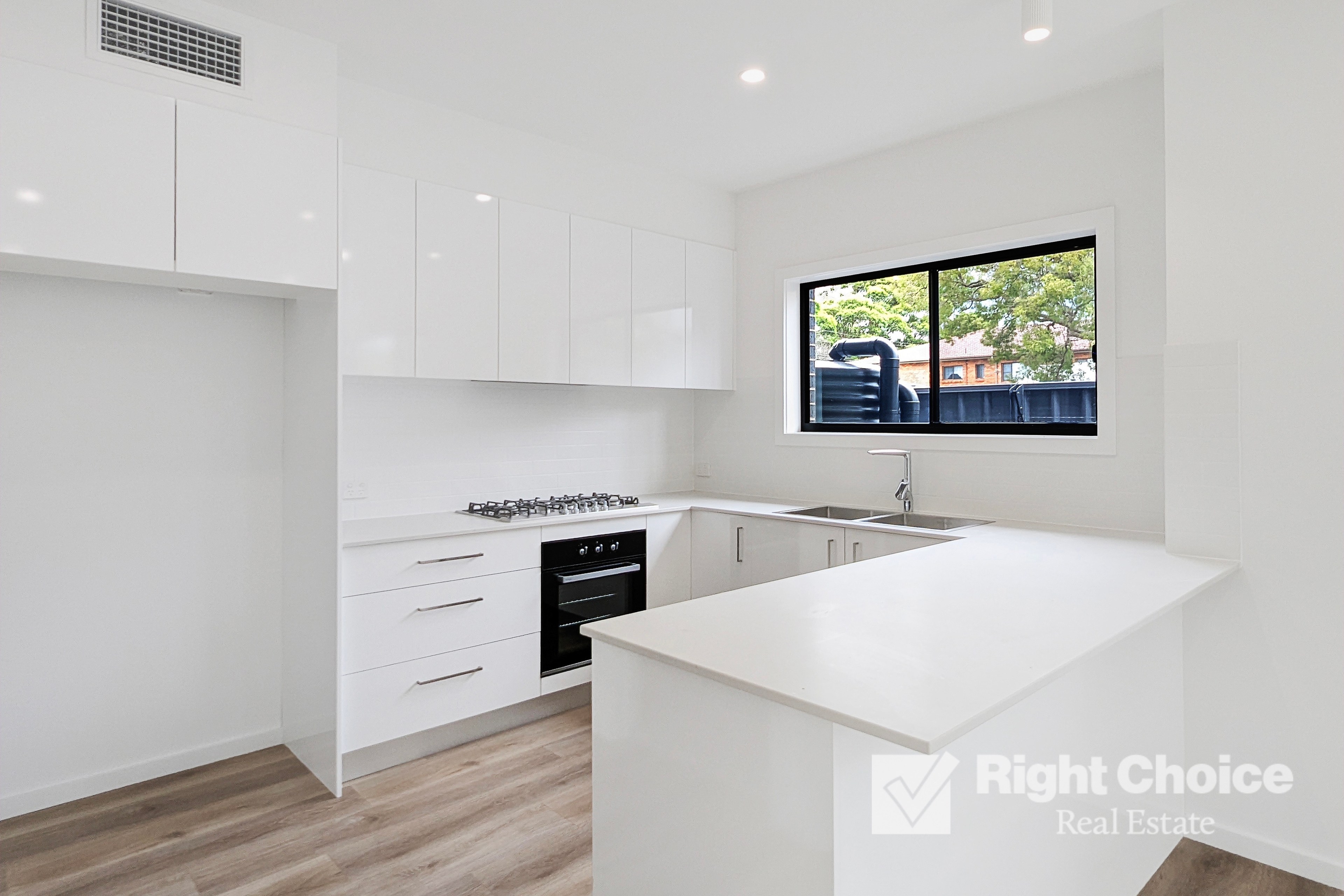 UNIT 4 15 KOONA ST, ALBION PARK RAIL NSW 2527, 0 ห้องนอน, 0 ห้องน้ำ, Townhouse