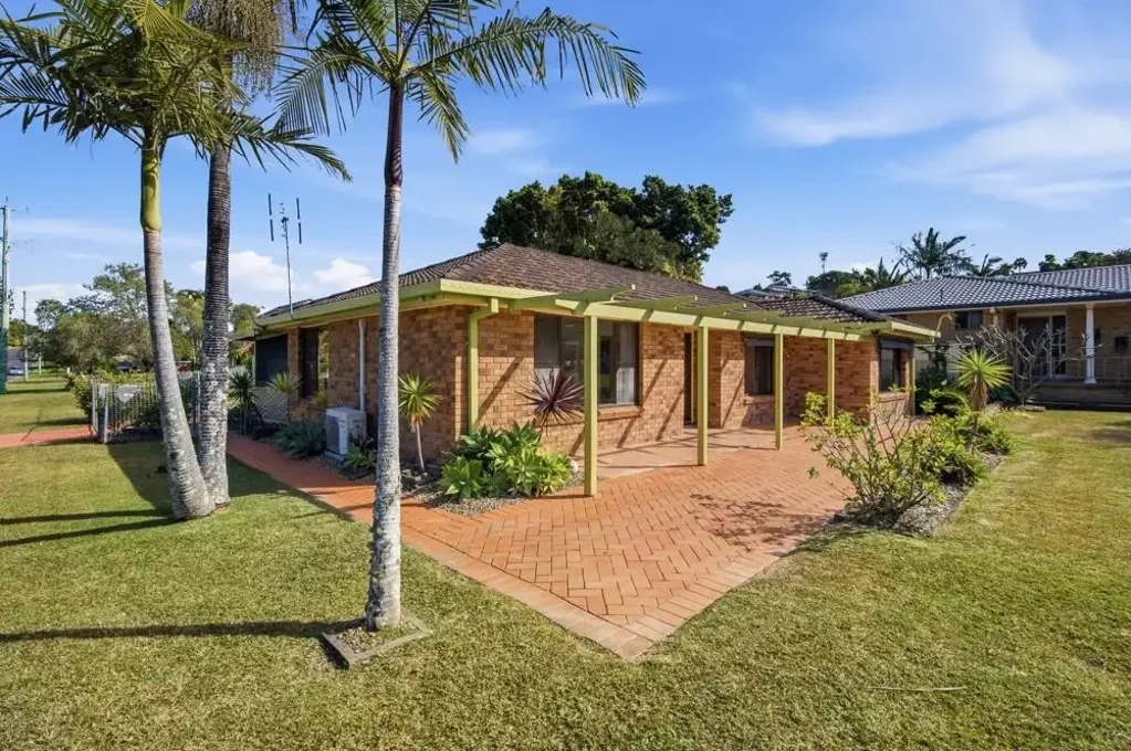 Coffs Harbour 3બેડરૂમ Location, lifestyle, and room to move on a generous corner block