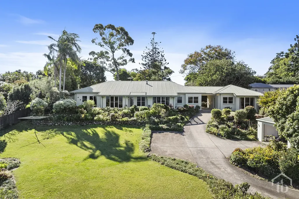 Terranora 5房  Remarkable Terranora Retreat With Dual Living & Expansive Valley Views
