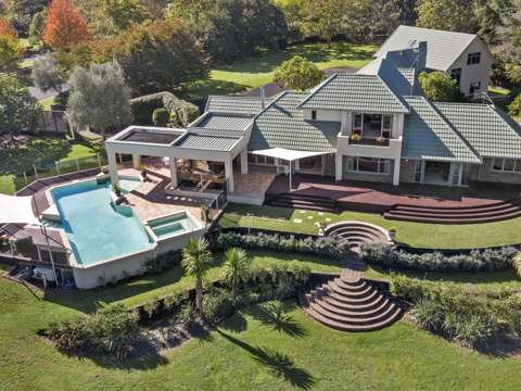 Tamahere  Luxurious Family Home with Pool with Airbnb Option