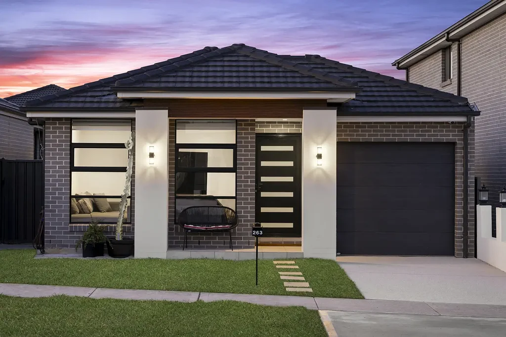 Austral 4 Bedroom SINGLE STOREY, COZY FAMILY LIVING WITH GORGEOUS HIGH CEILINGS!