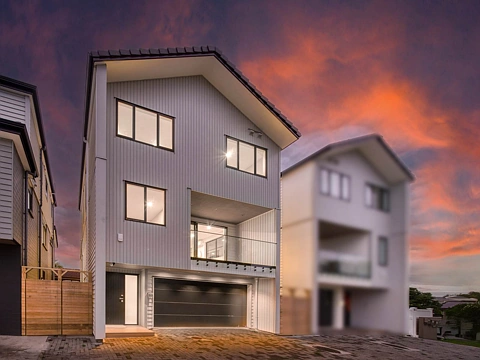 Bucklands Beach 5房  Spacious Modern Home in Macleans Zone