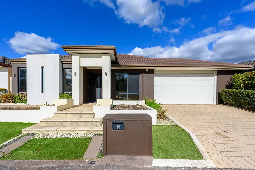 Forrestfield 4房  **Stunning Single-Level Family Home in a Convenient Location**