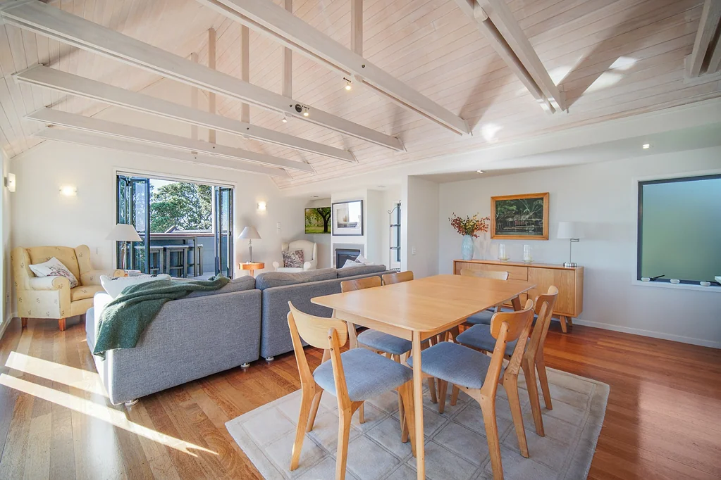 Executive Terrace Townhouse Fully Furnished with Spectacular Harbour Views