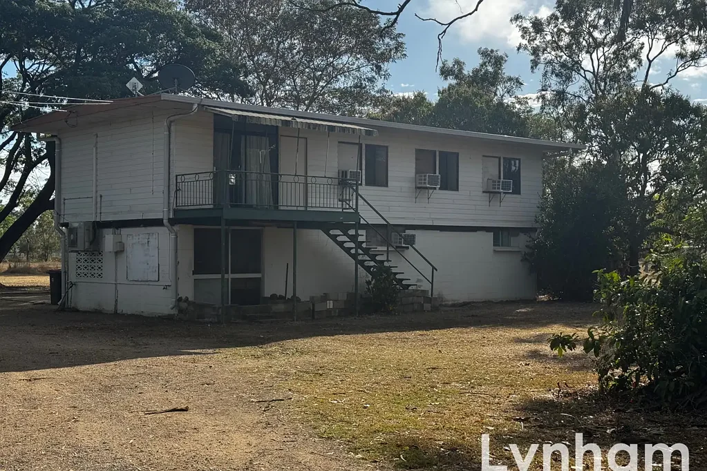 Kelso 4Habitaciones Vacant - Orignal highset home in need of renovating on 5 acres