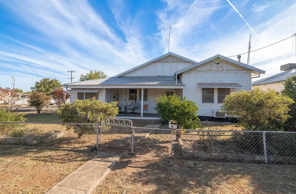 Forbes 3chambre Ray White Forbes - (02) 6851 1411