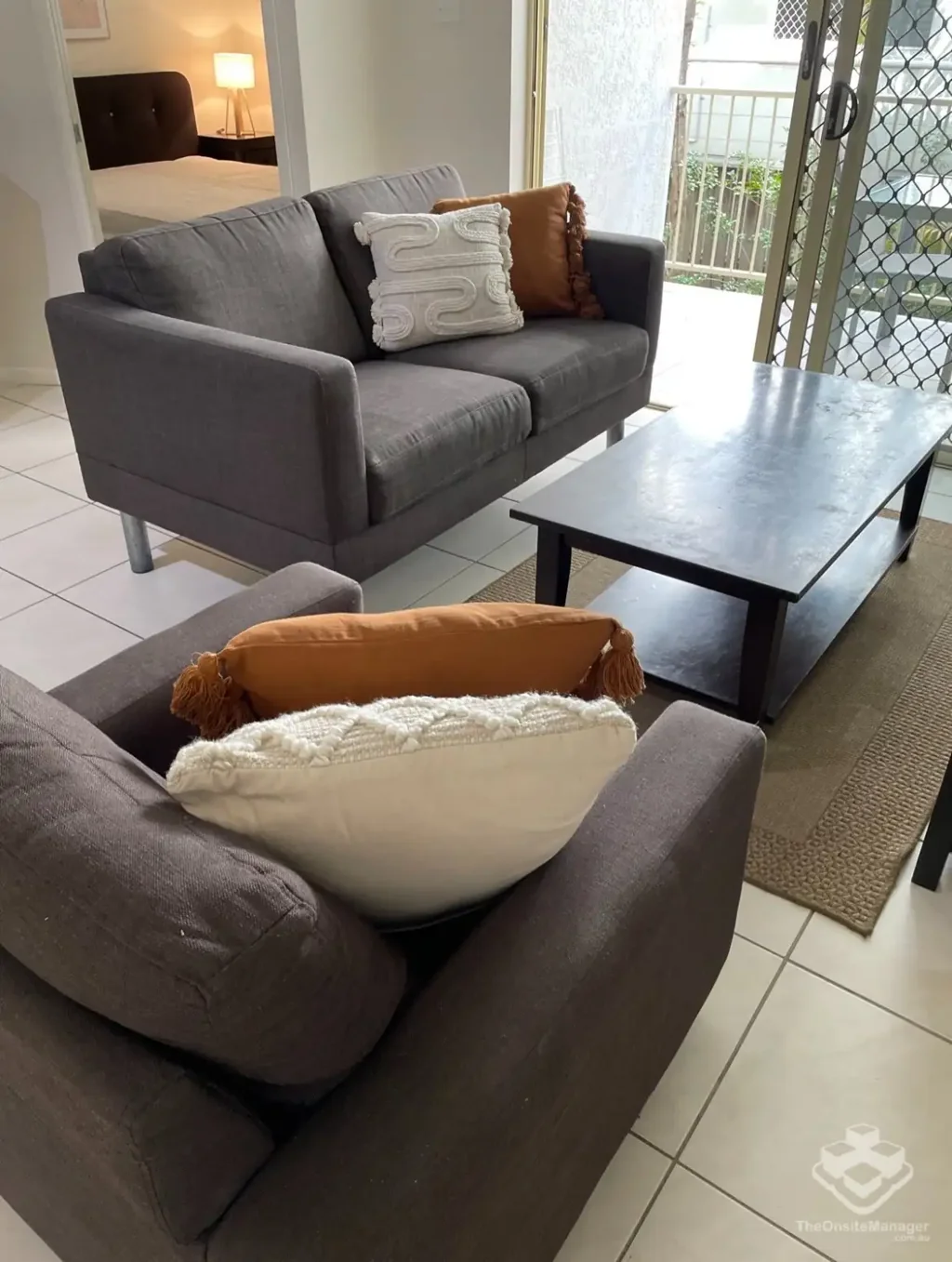 Fully Furnished 1-Bedroom Apartment in the Heart of Cairns