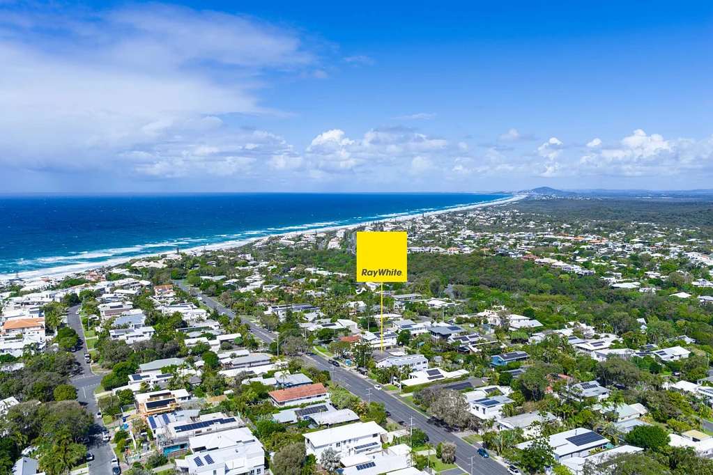 Sunshine Beach 5chambre Substantial Sunshine Beach Living with Space and Potential