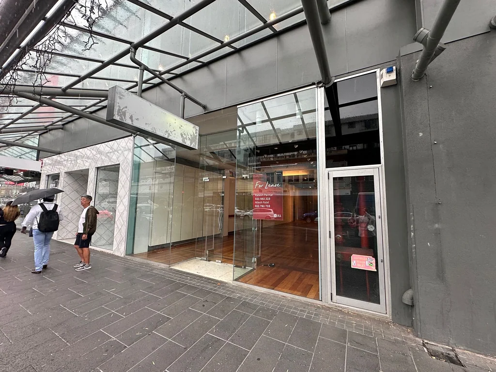 Newmarket High Profile Retail on Broadway
