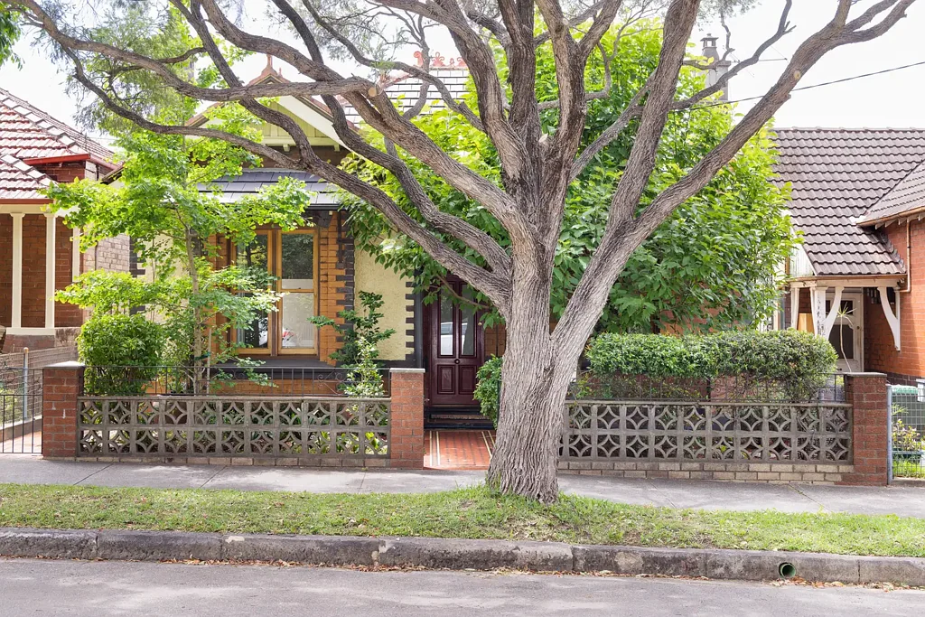 Petersham 3 Slaapkamer Freestanding updated Federation home with family appeal
