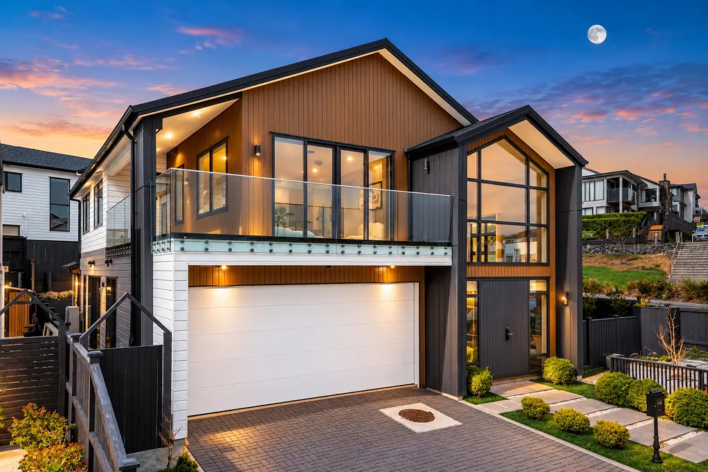 Flat Bush 5Kwarto Grand in Scale, Views to Inspire