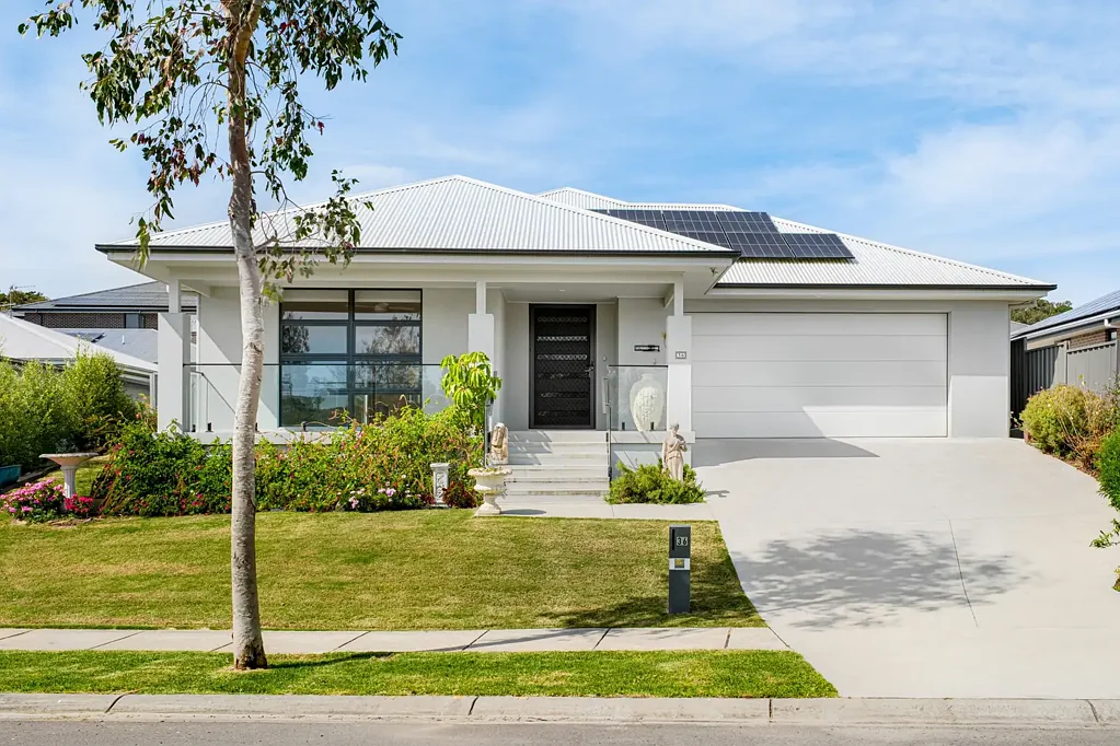 Raymond Terrace 4Kwarto Immaculate Family Sanctuary of Style, Space & Comfort