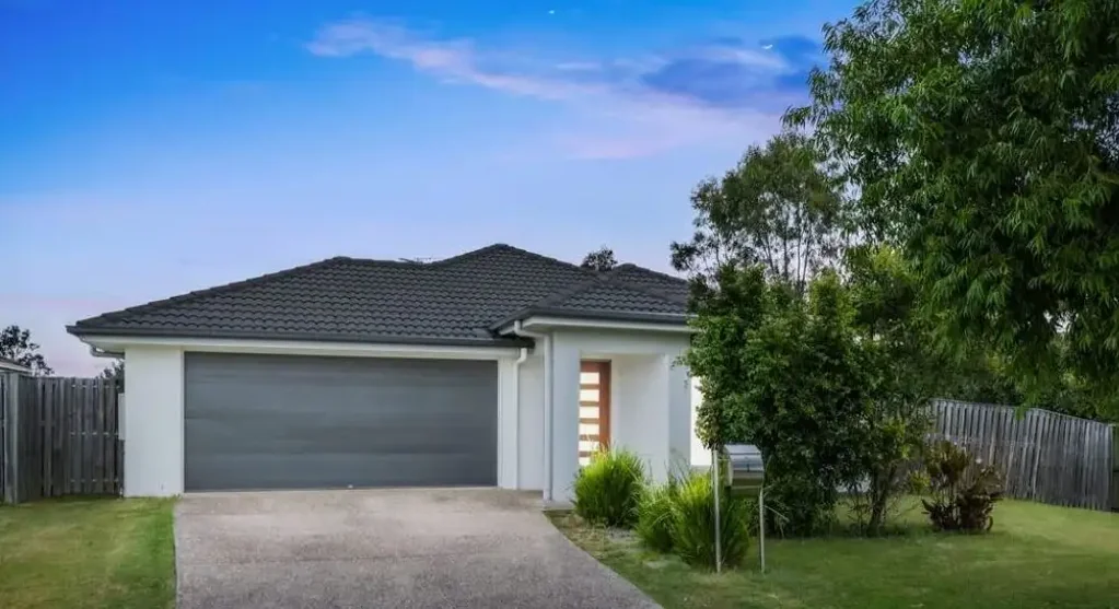 Rosewood 4Kwarto UNDER OFFER-Rock-Solid Investment - Family-Sized Home on 600m², Leased Until 2026