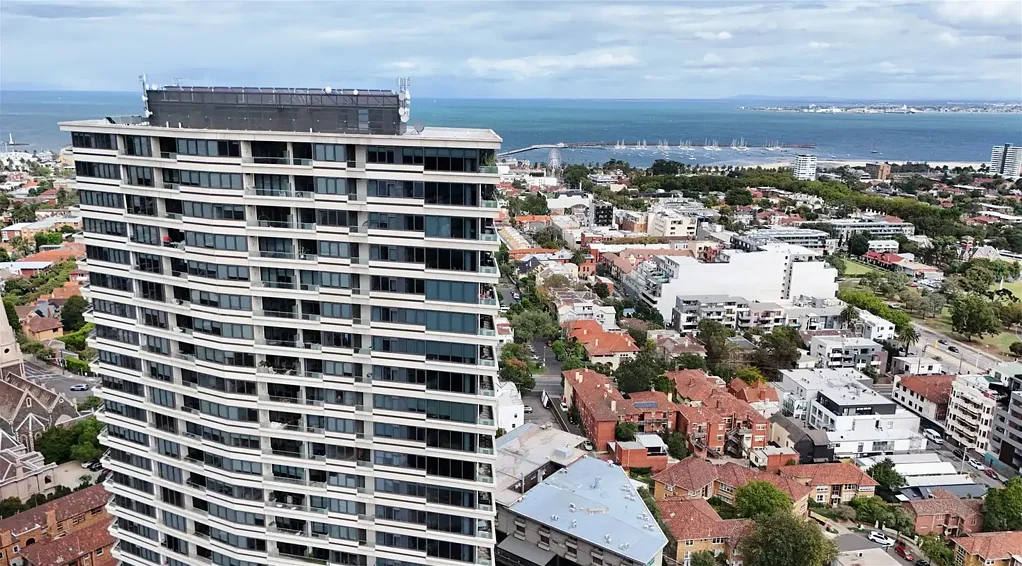 North-Facing Million-Dollar Views of Albert Park, Botanic Gardens & Port Phillip Bay