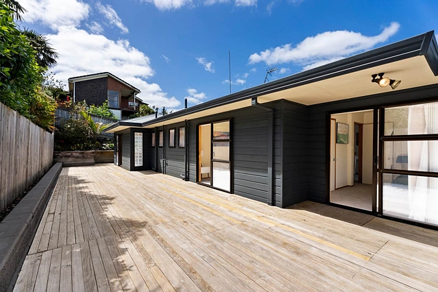 17A Rangitoto Terrace, Milford, North Shore City