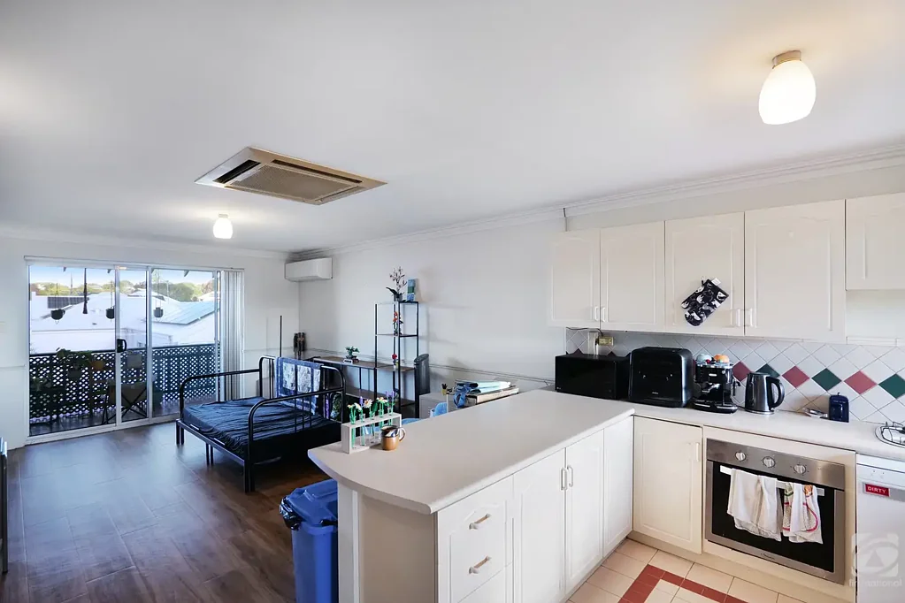 Wembley 2침실 SPACIOUS UNIT IN QUIET COMPLEX WITH POOL