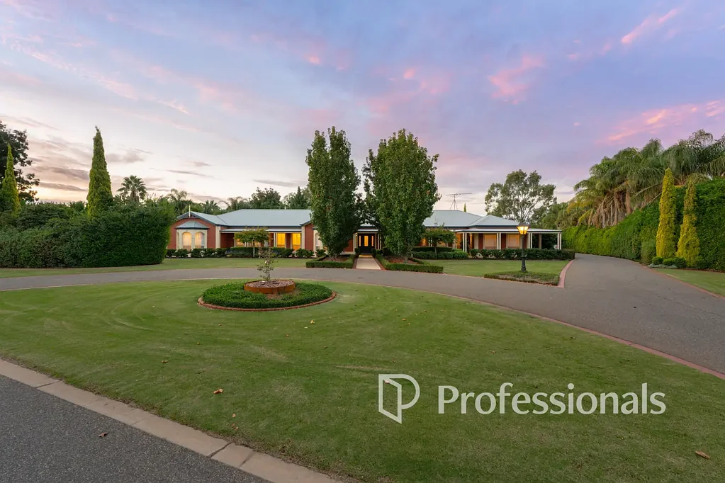 Mildura 4ห้องนอน Luxury, Space & Prestige in a Blue-Chip River Precinct