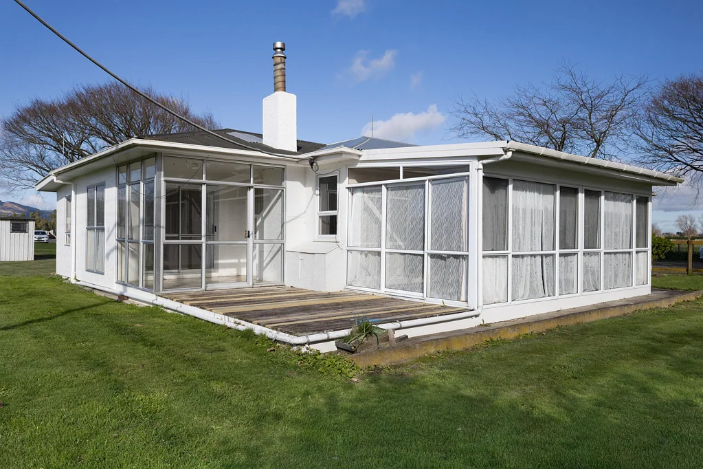 Whakarongo School Just over the road