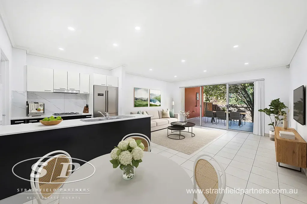 Homebush West 2房 宽敞一楼奢居 超大庭院阳台 现代岛台厨房 主卧套间浴缸 地下专属车位 步行便捷交通 绿树环绕隐私 Spacious Ground-Floor Apartment with Expansive Entertainer's Terrace