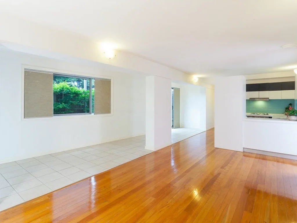 Modern and Stylish Apartment with Beautiful Finishes and Large Courtyard