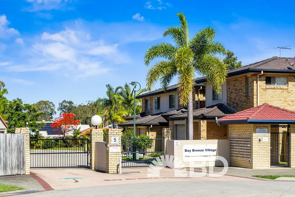 Deception Bay 3 Bedroom Stylish Townhouse Living in a Convenient Coastal Pocket