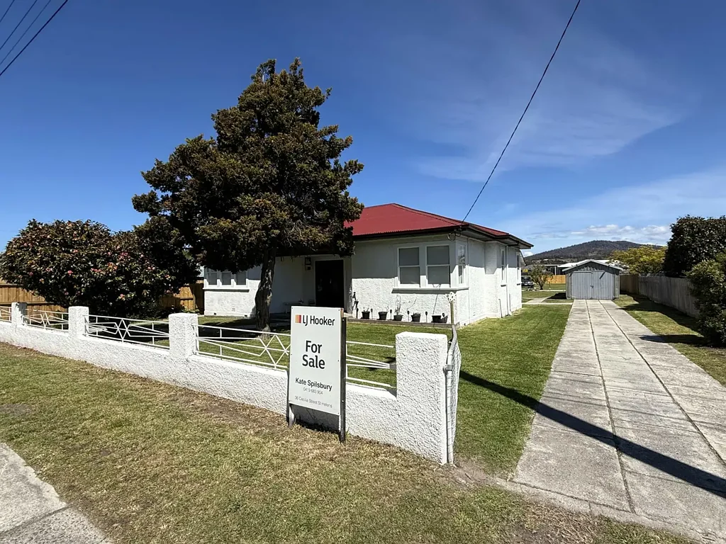 St Helens 3 Slaapkamer Spacious 3-Bedroom Home on Dual Titles