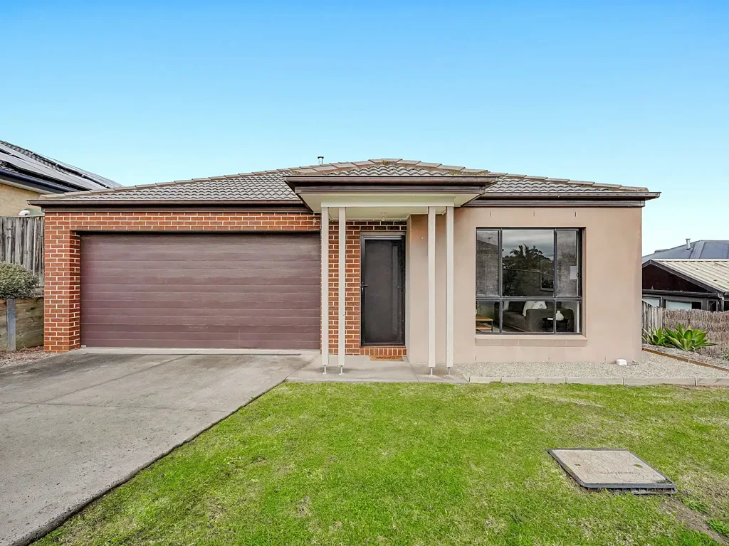 Pakenham 3房 位于 Heritage Springs 的僻静地段，交通便利 Quietly Positioned & Conveniently Located in Heritage Springs