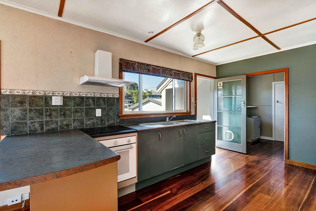 Blagdon 3房  Good Bones. Great Opportunity.