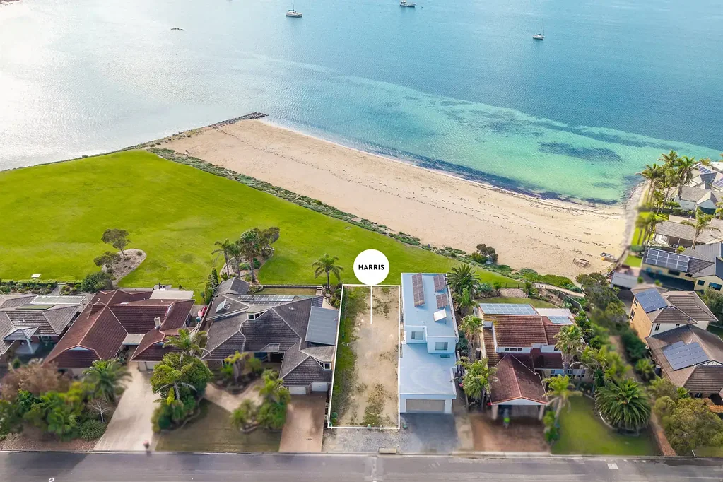 Port Lincoln  Last of it's kind, absolute beachfront in Lincoln Cove Marina...