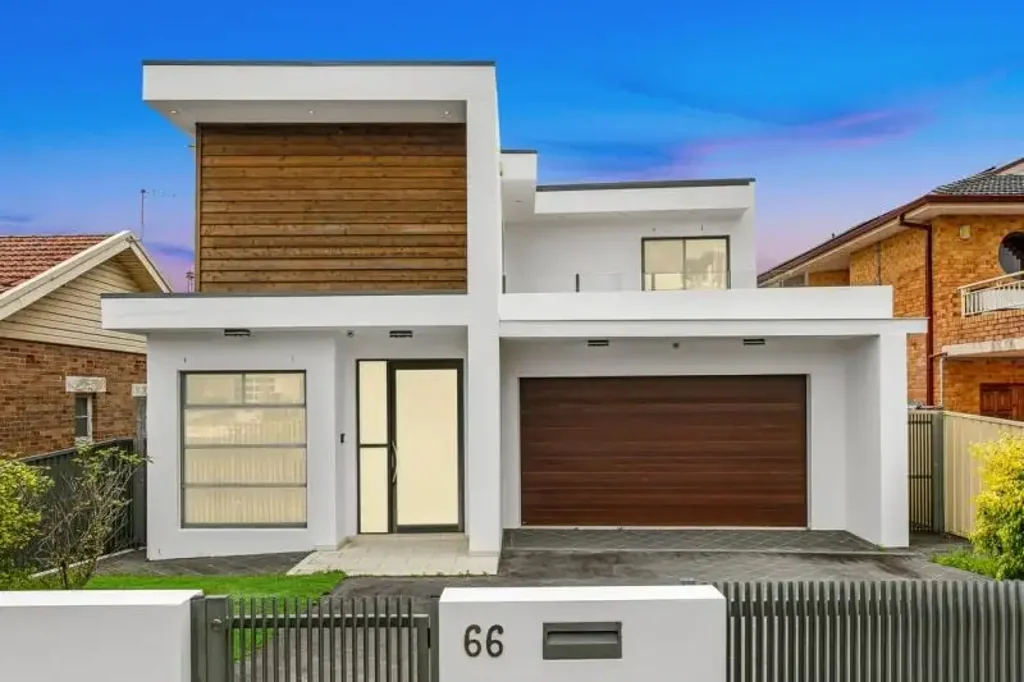 Luxury, Style and Comfort, Modern 5 Bedrooms (5-5-2) Full Brick Family House. LUG. Close to Danebank Anglican School.