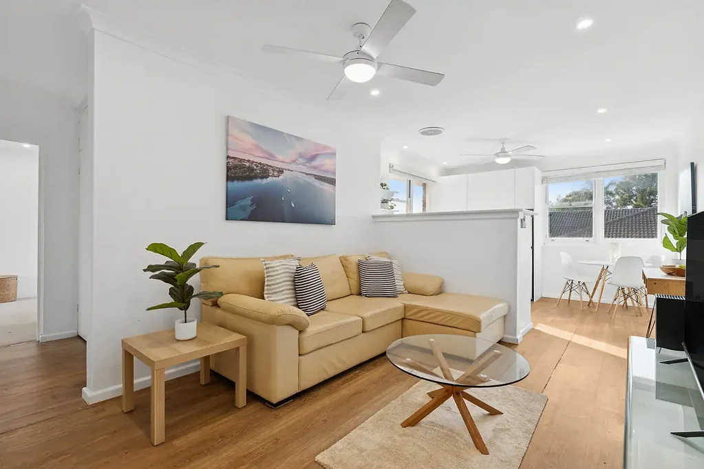Light filled quality apartment in excellent pocket