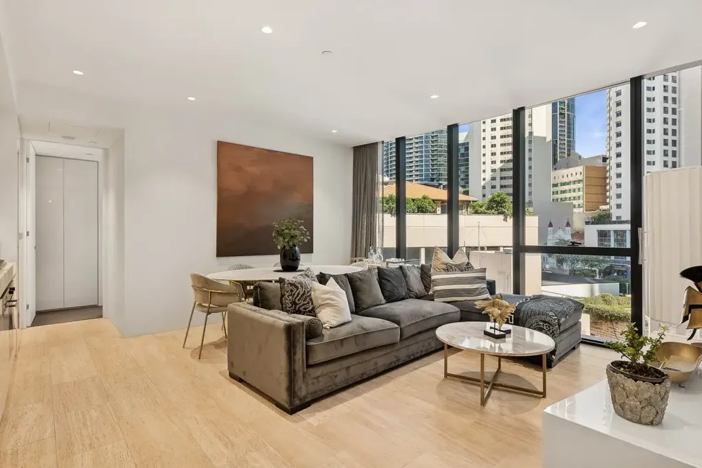 Brisbane City 2 Bedroom LEAFY, LIVELY, JUST RIGHT