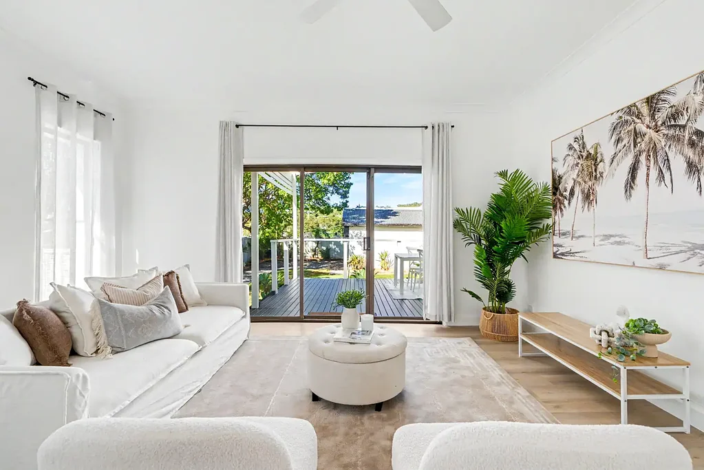Bateau Bay 3ห้องนอน Renovated Beachside Opportunity on a Prime Corner Block