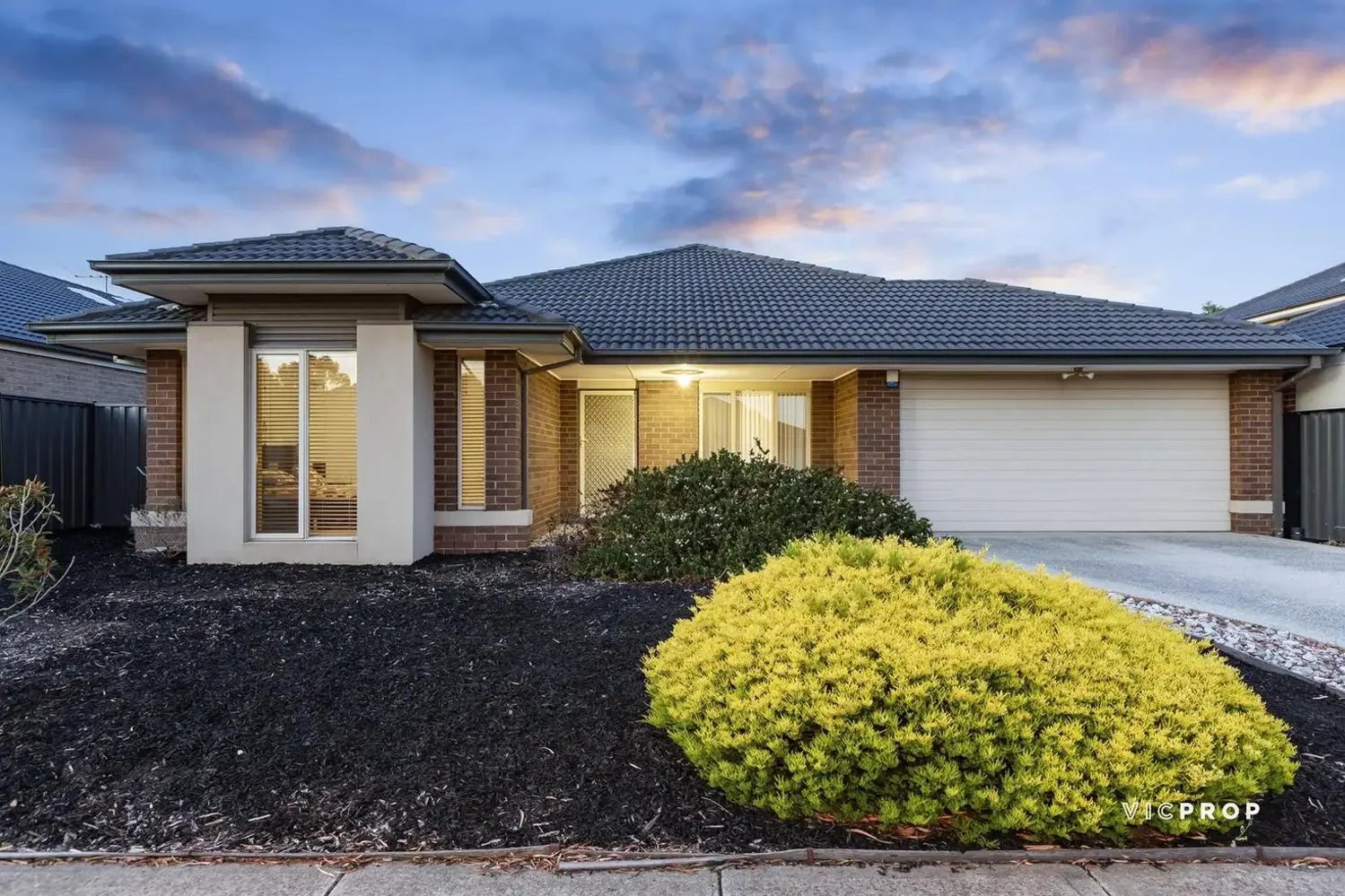 33 Hemlock Crescent, Point Cook, VIC 3030, 4房, 2浴, House