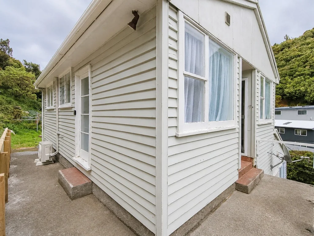 Brooklyn 2બેડરૂમ Duplex: Two Income Streams + Value-Add Potential