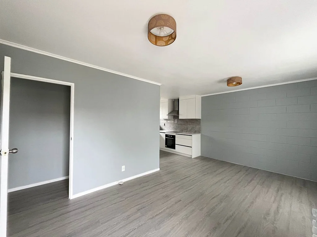 2 Bedrooms and 1 Bathroom!!