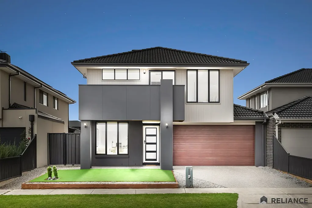 Tarneit 5ห้องนอน FORTHCOMING AUCTION !! 
YOUR FOREVER FAMILY HOME | EAST-FACING | 5 BEDROOMS | WALK TO SCHOOLS & FUTURE TRAIN STATION!!!