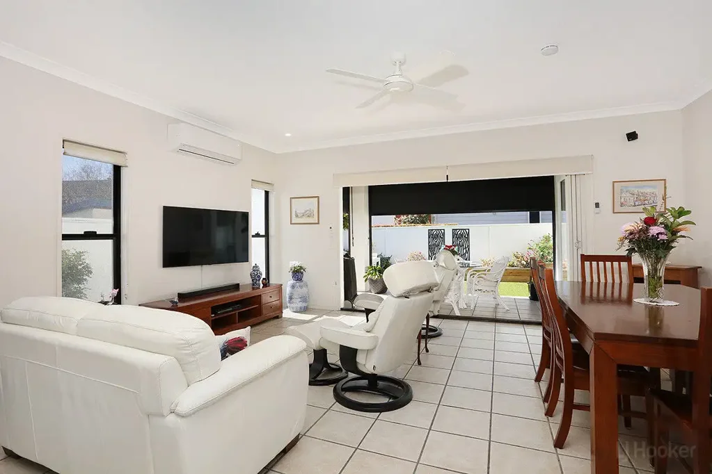 Hollywell 3房  Style & Comfort on Bayview Street’s East Side — Only Moments from the Broadwater