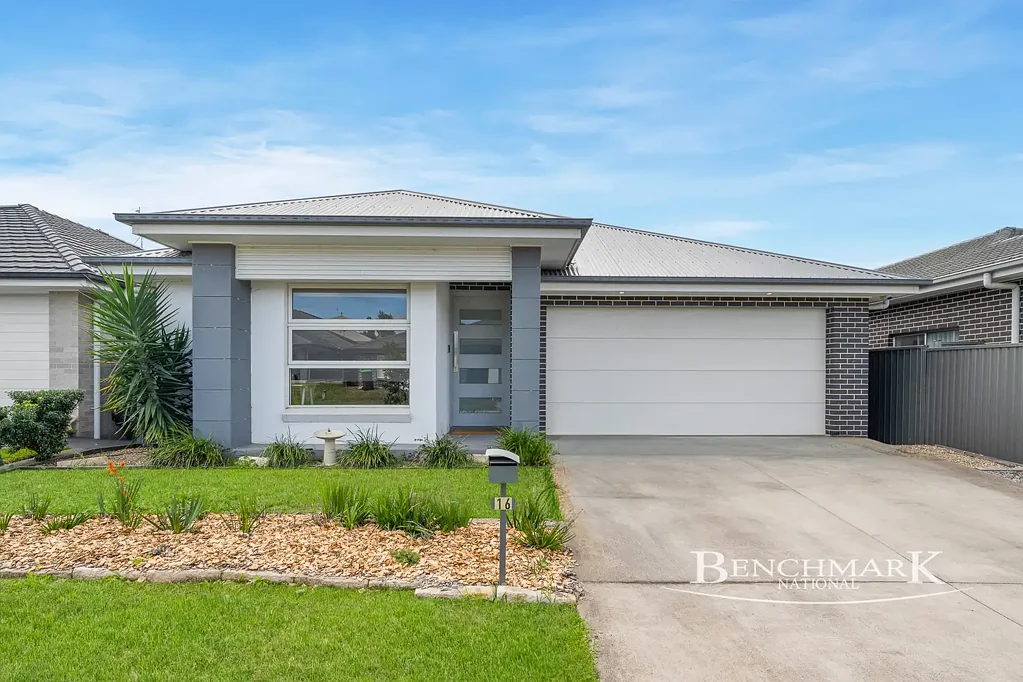 16 Arena Street, Spring Farm, NSW 2570