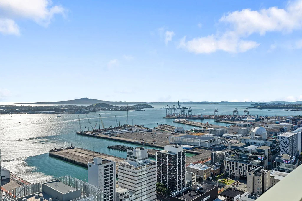 Auckland Central 3房  Penthouse Perfection with Stunning Water Views
