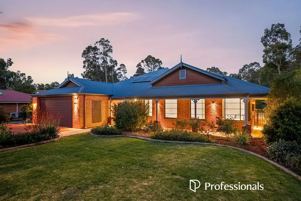 30 Painter Crescent, Mundaring, WA 6073