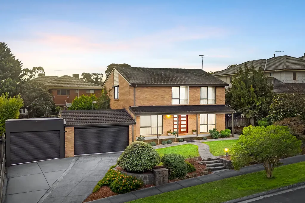 Doncaster East 5房 位于 Doncaster East 优越地段，占地 785 平方米的宽敞家庭住宅 Spacious Family Living on 785m² in a Prime Doncaster East Location
