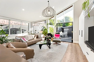 477 St Kilda Street, Elwood, VIC 3184
