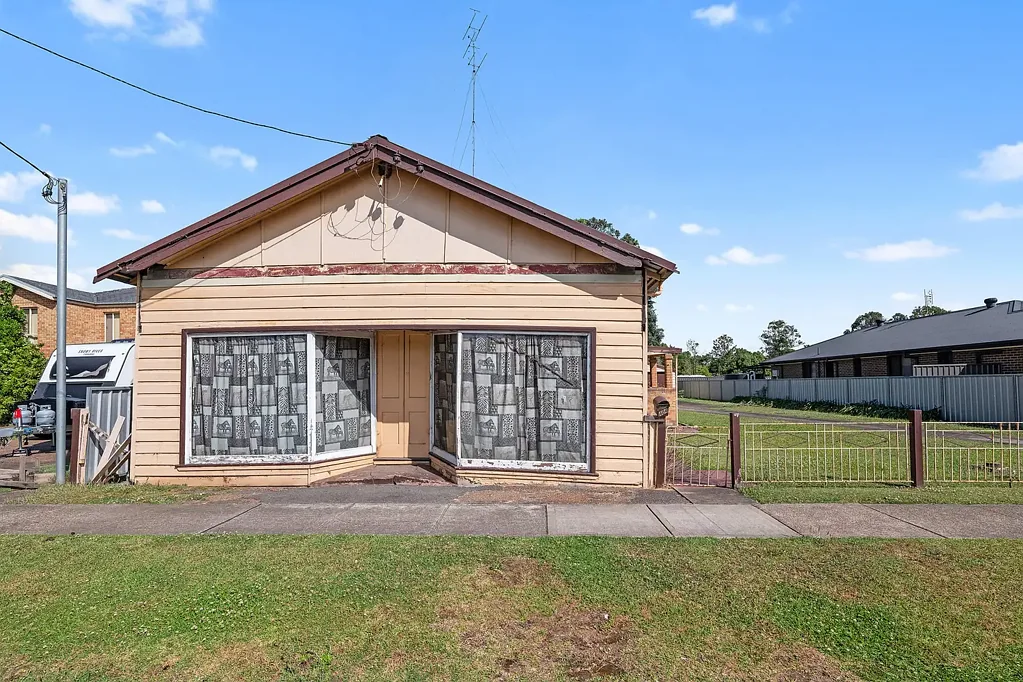 Bellbird 3Kwarto Renovator's Delight in a Great Location!