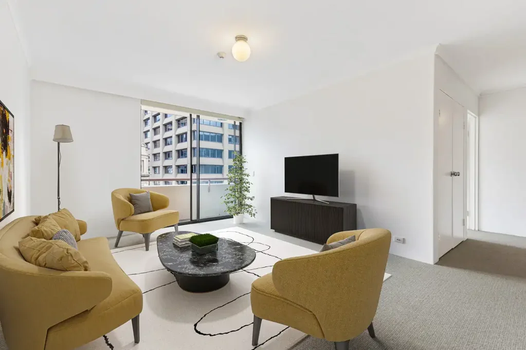 LARGE APARTMENT IN THE HEART OF DARLINGHURST!