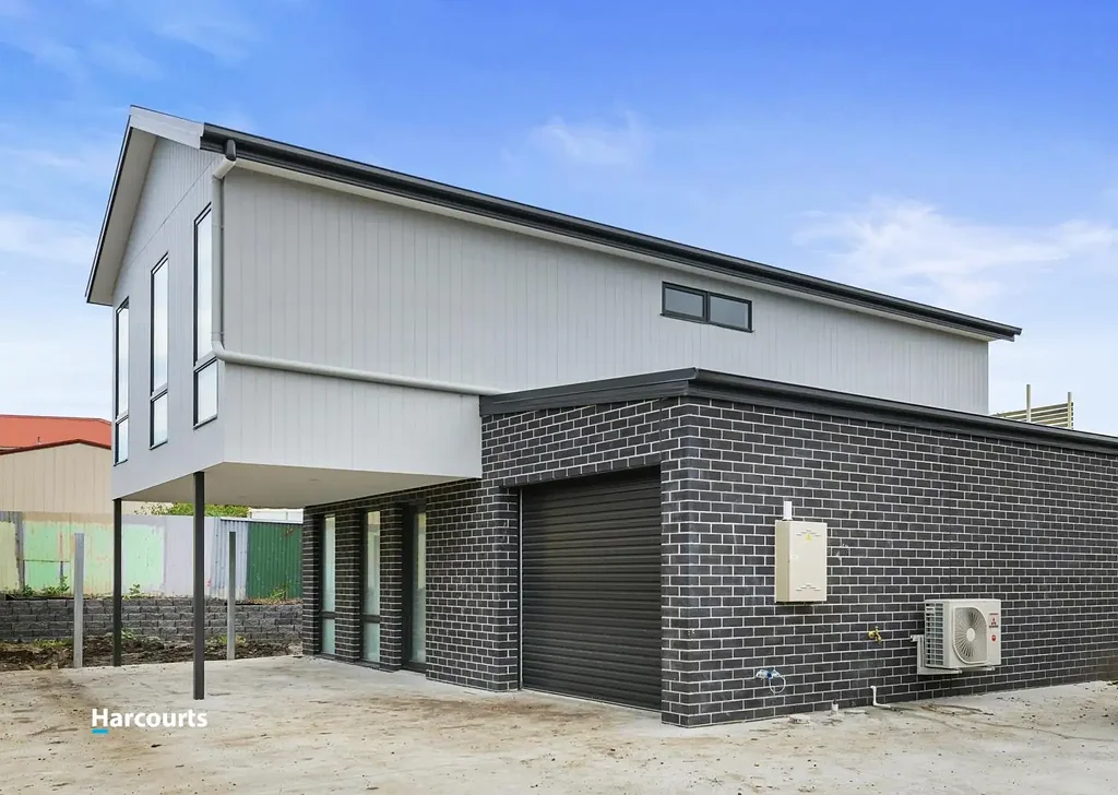 Stylish 3-Bedroom Back Unit in Glenorchy