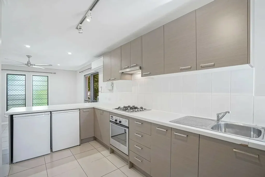 UNFURNISHED UNIT CLOSE TO THE HOSPITAL