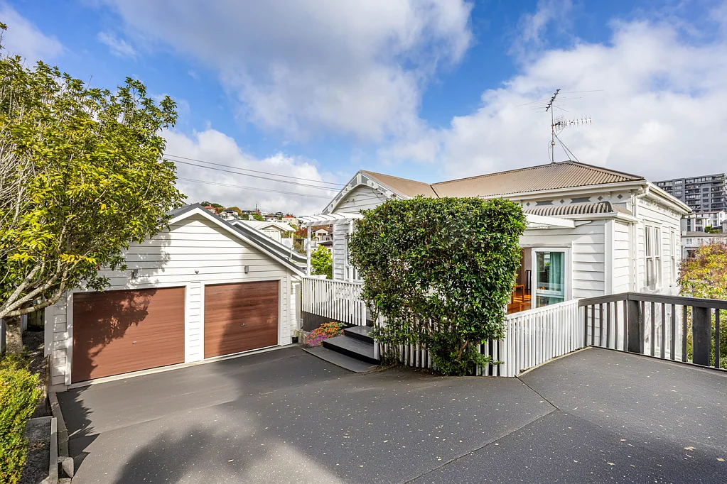 Remuera 5 Bedroom Fully Renovated Villa in Double Grammar Zone