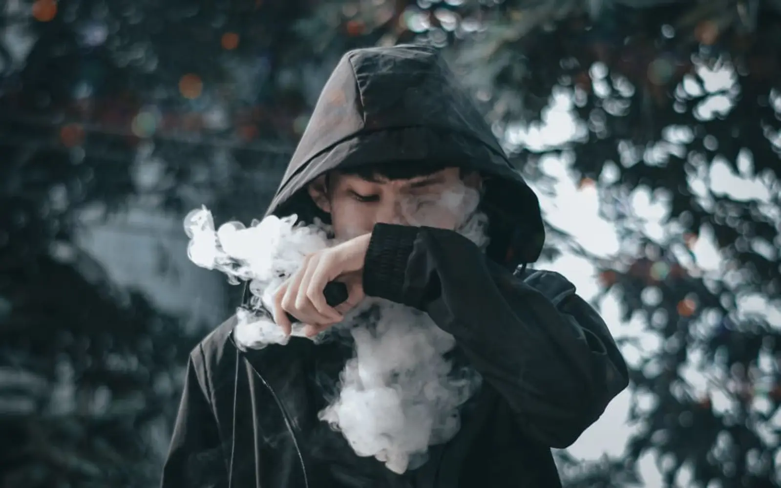 电子烟成为年轻人的新"风靡",专家呼吁限制数量和位置!