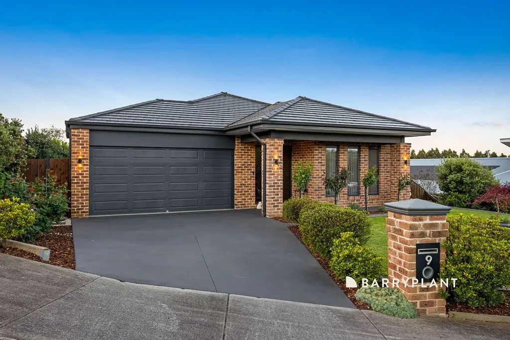 Iba Pa - 9 Harrods Close, Drouin, VIC 3818